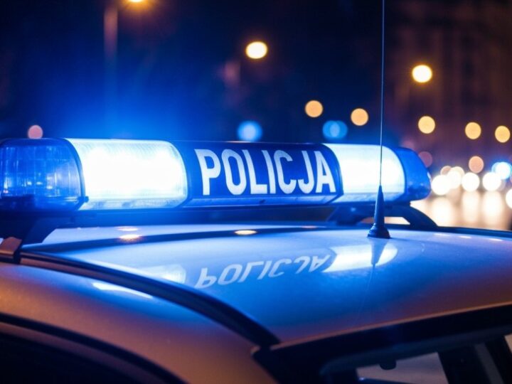 Zimowe wsparcie od policji: Skrobaczki i porady dla kierowców w Świeciu