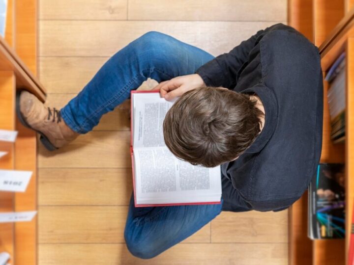 Bezpieczni w szkole i w sieci – policjanci edukują uczniów w Bukowcu