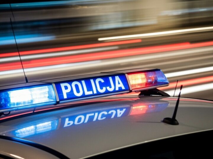 Oblodzone drogi – policja ostrzega przed niebezpieczeństwem na trasach